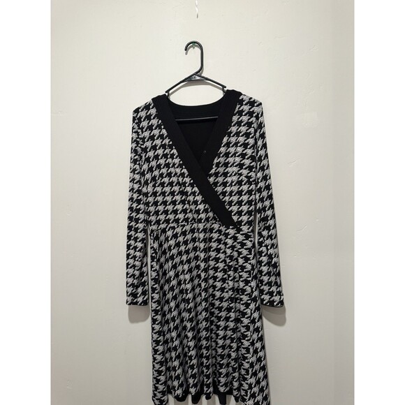 White House Black Market Women's size 10 Black Polyester Reversible Wrap Dress - Picture 1 of 5